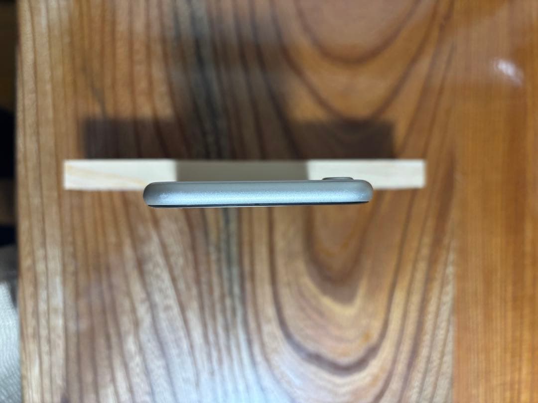 iPhone SE (第3世代) 64GB スターライトホワイト