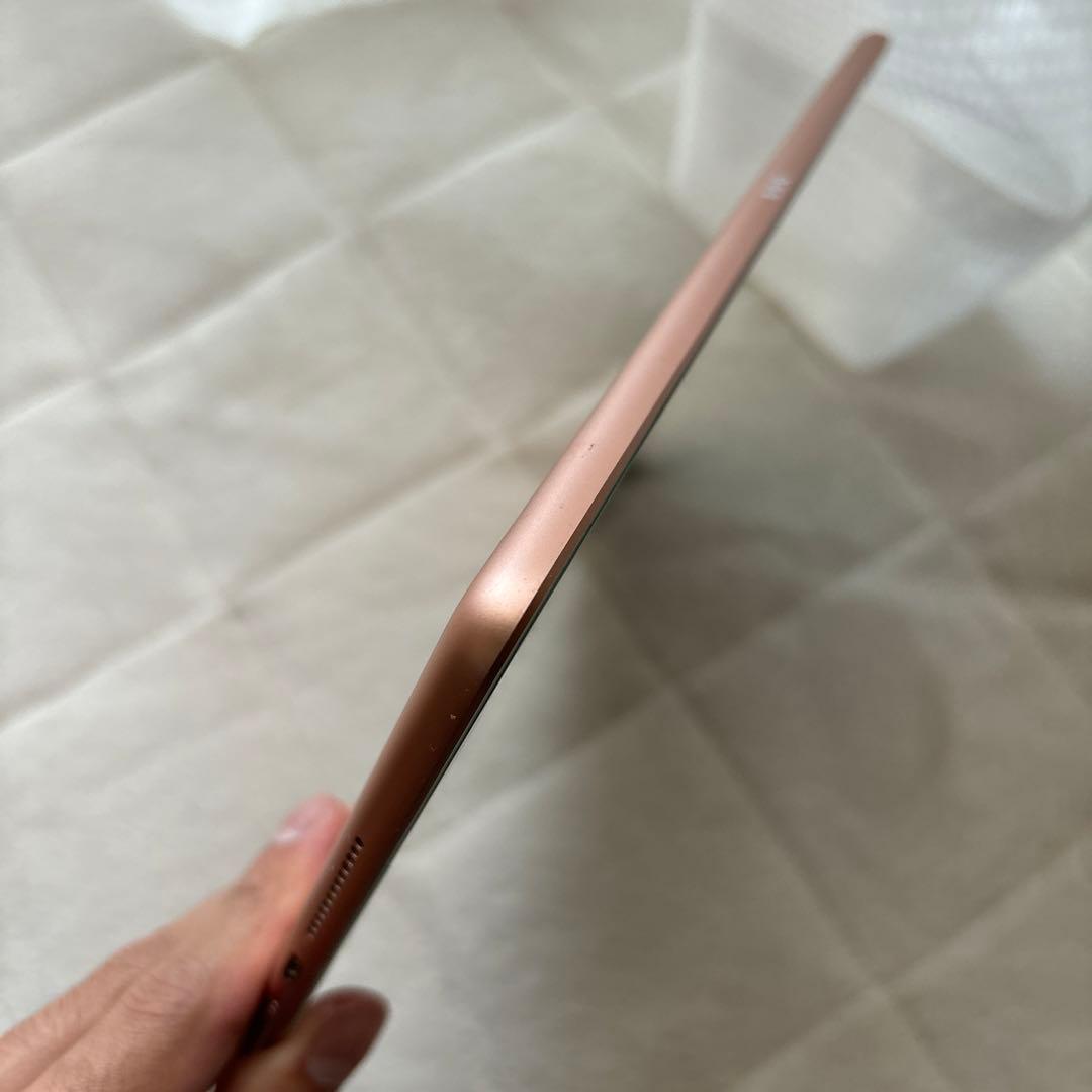 バ*シ様 第7世代 iPad Wi-Fi 32GB 10.2インチ