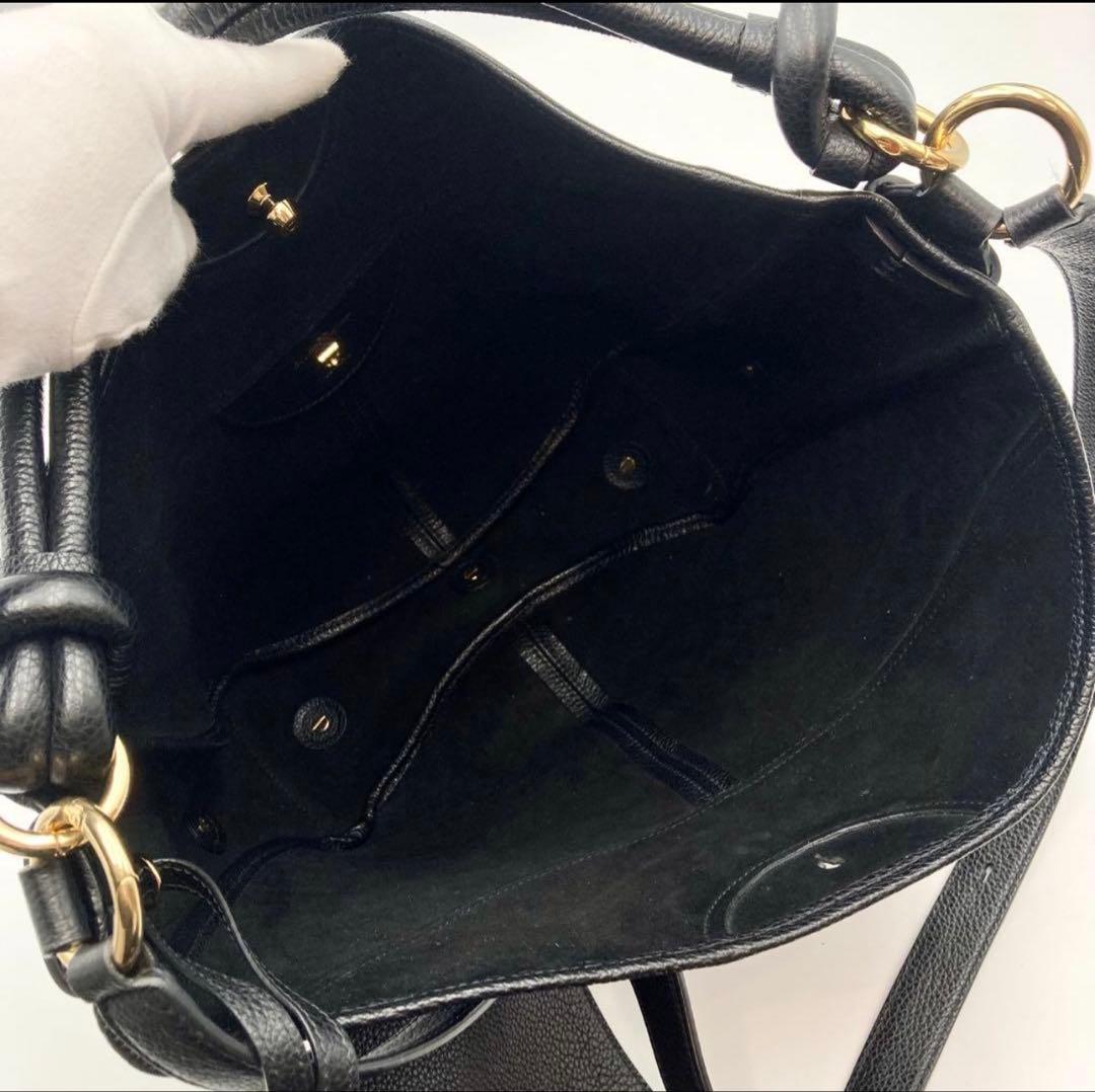 フェラガモ　ショルダーバッグ　ブラック