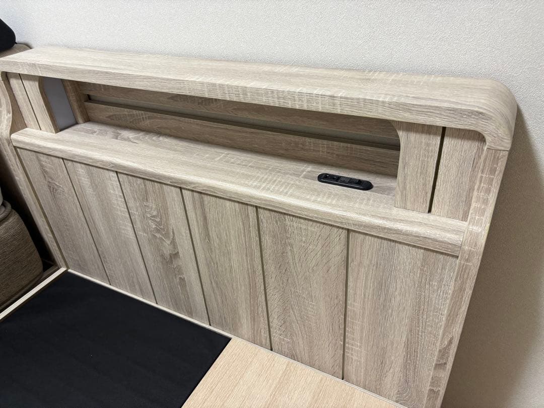 ニトリ アンティーク調木目ベッドフレーム シングル