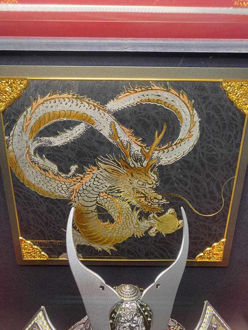 若大将　東京久月　五月人形　家紋付き兜鎧飾り　オルゴール付き六角形ガラスケース入